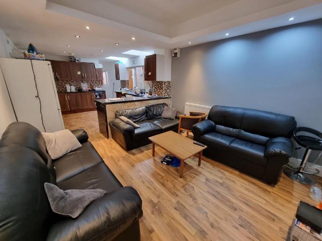 70 Alton Road, Metchley, B29 7DX, United Kingdom | 8 bed house for rent #138511365 | Rentberry