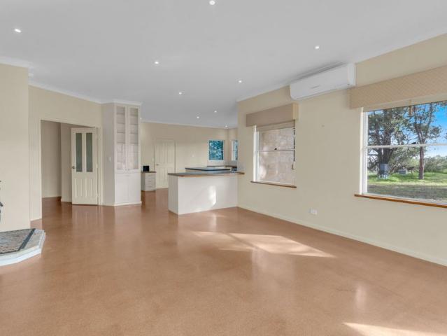 70 Churcher Road, Baldivis This charming cottage style 2 story house