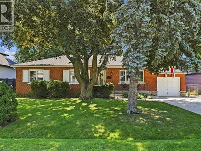 70 Floresta Court, Ancaster, ON, L9G 1R8 house for sale | Listing ID 40852 | Royal LePage