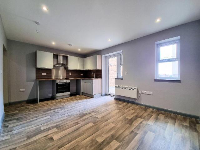 70 High Street, Southend on Sea. Studio to rent £875 pcm £202 pw