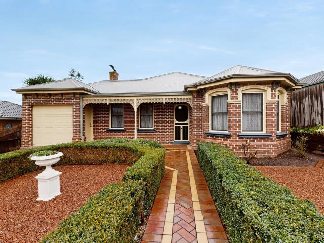 70 John Ryan Drive, South Morang