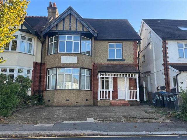 70 Mayfield Road, South Croydon CR2 4 bed flat to rent £2,500 pcm £577 pw