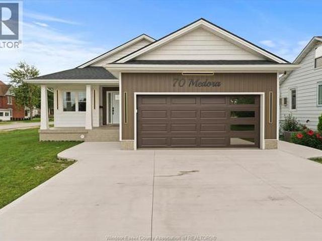70 Medora Avenue East, Essex, ON, N8M 2K6 house for sale | Listing ID 26019 | Royal LePage