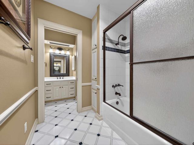 7104 Gleneagles Dr, Tyler, TX 75703 | MLS #26002