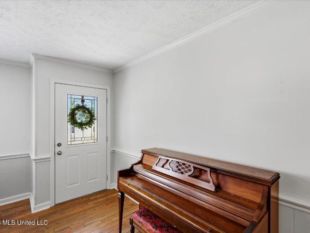 7105 Edgewater Drive