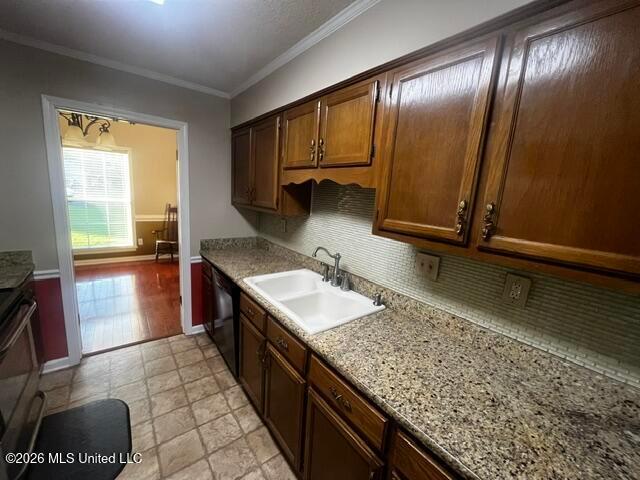 7107 Kingcrest Cove