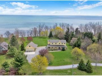 House for sale in Essex, Ontario - Patio
