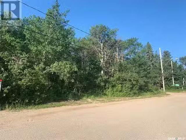 710 712 Maclachlan Avenue, Manitou Beach, SK, S0K 4T1 vacant.