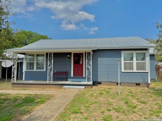 710 W Hondo Ave, Devine, TX 78016 | MLS #1856