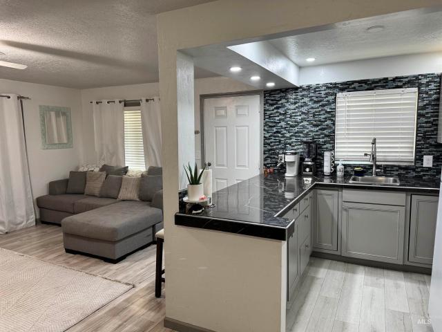 710 Washington St N 4/8
