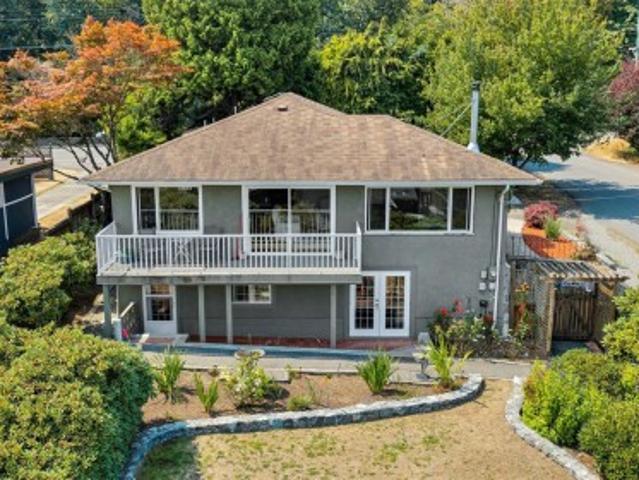 711 Wells Rd, Saanich, BC, V8Y 1R6 house for sale | Listing ID 1047 | Royal LePage