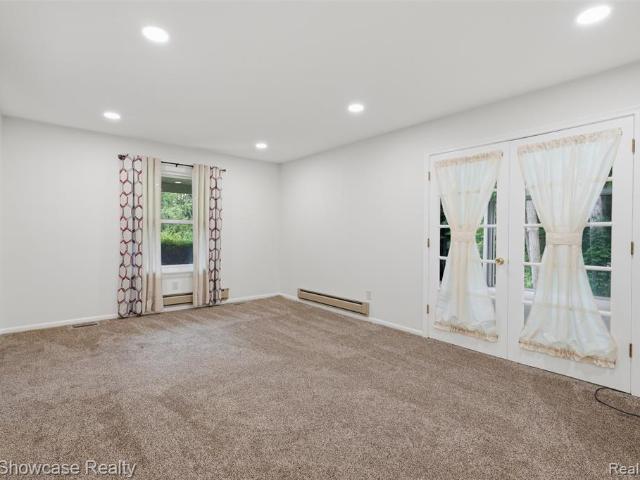 7125 Ridgewood Road