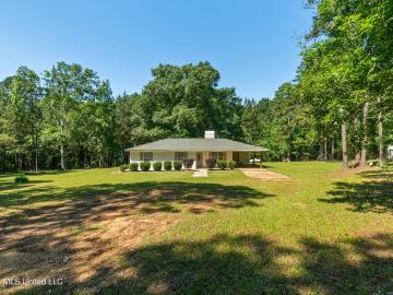 7122 Summit Holmesville Road