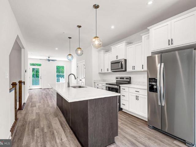 712 Bur Oak Court
