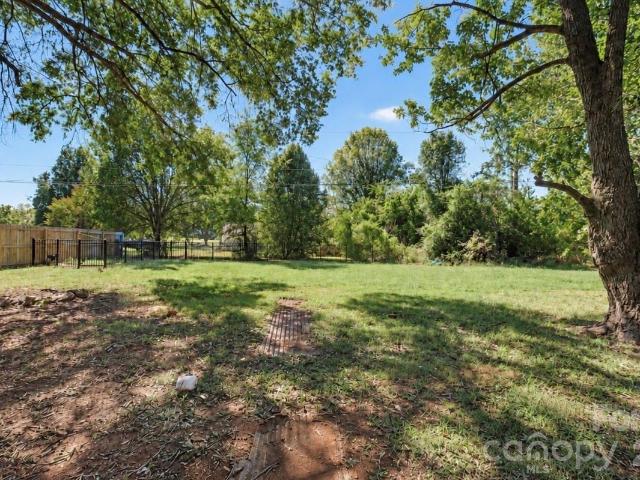 712 Edgehill Drive
