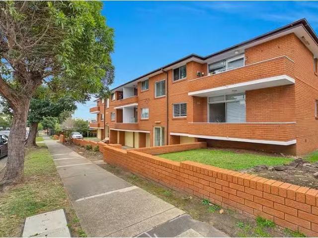 7/12 Legge Street, Roselands Apartment for rent Listed by Gos.