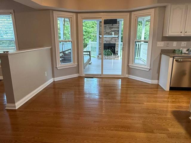 712 Maple Ridge Lane