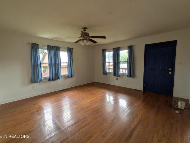712 W Walden St