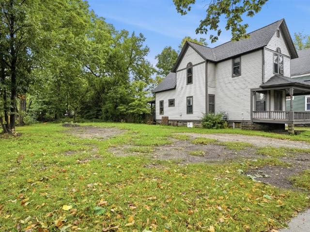 712 W Walnut Street