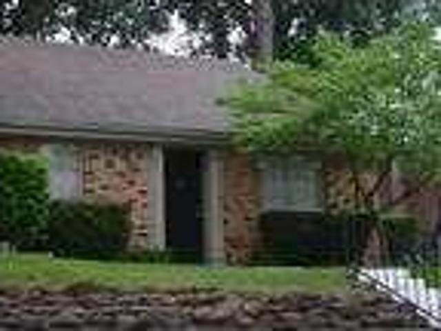 $713 / 2br 1046ftÂ² Pet Friendly!