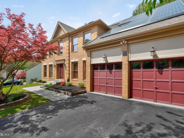 713 Brandon Green Dr, Silver Spring, MD 20904 | MLS #MDMC2228