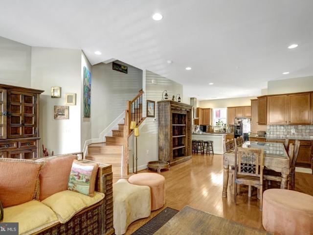 713 E Custis Avenue