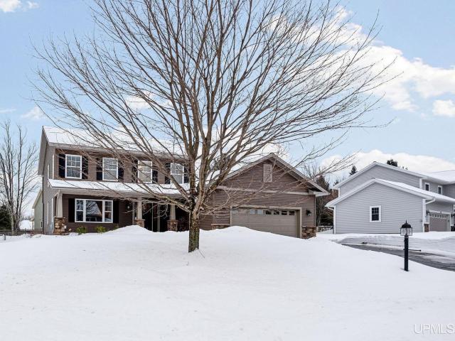 713 Horizons Dr, Marquette, MI