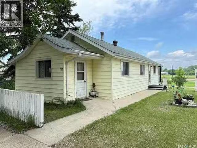 713 Healy Avenue, Radville, SK, S0C 2G0 house for sale List.