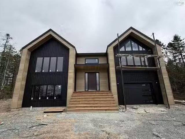 714 16 Parish Street, Fall River, NS, B2T 0W9 house for sale.