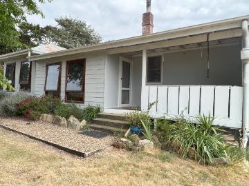 Lake George, Jembaicumbene - Garden, Fireplace