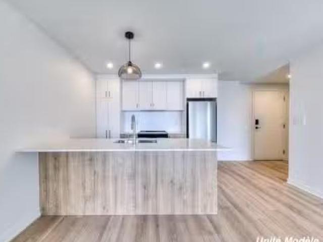 715 515 Rue Des Marronniers, Candiac, QC, J5R 0T5 condo for.