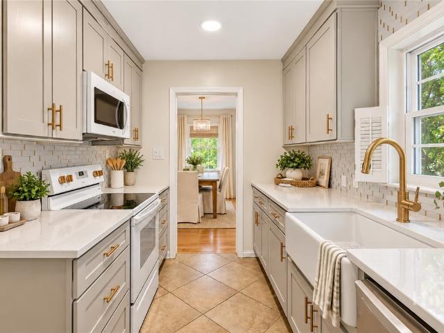 715 E 60th Street