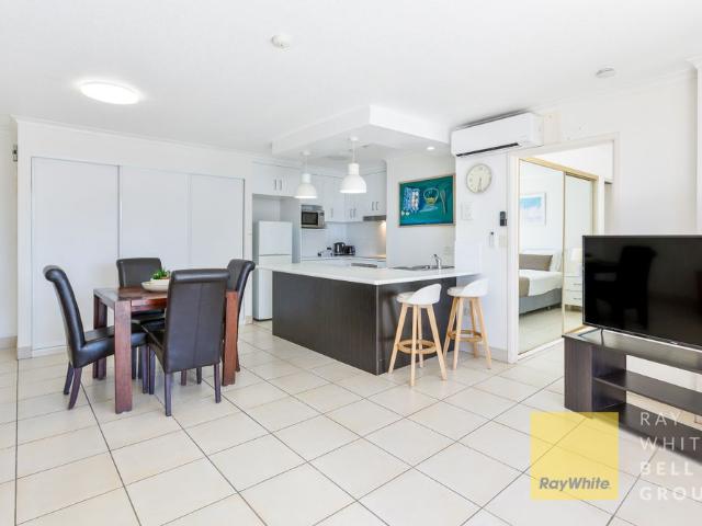 $715 per week / $2,860 Bond