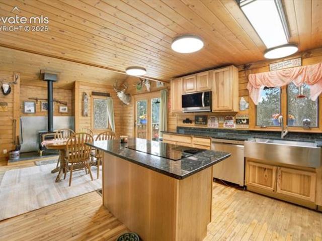 715 W Bison Creek Trail