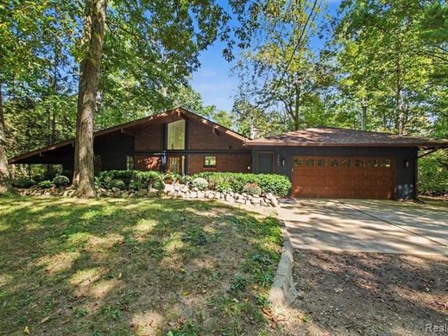 7161 Driftwood Dr, Deerfield, MI 48430