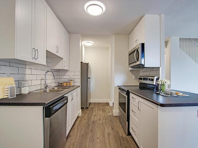 7170 Darcel Avenue, Mississauga, ON L4T 3T5 MetCap Living