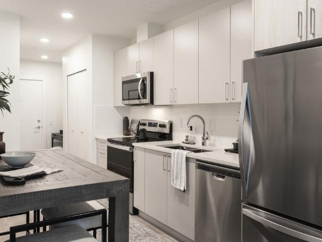 717 Como Lake Avenue 3 Bedroom Apartment for Rent