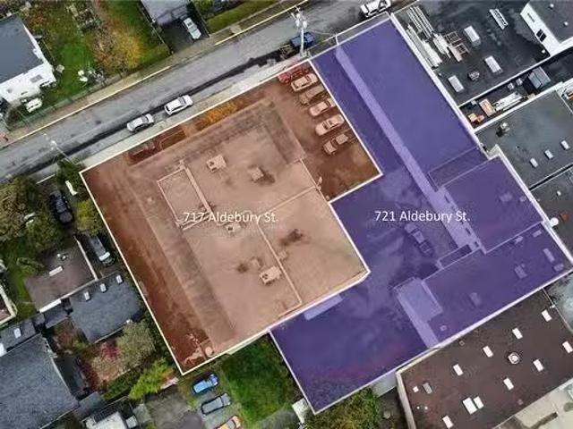 717 Aldebury St, Esquimalt, BC, V9A 4V2 investment for lease.