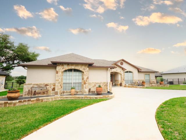 717 Jack Nicklaus Dr, Devine, TX 78016 | MLS #1958