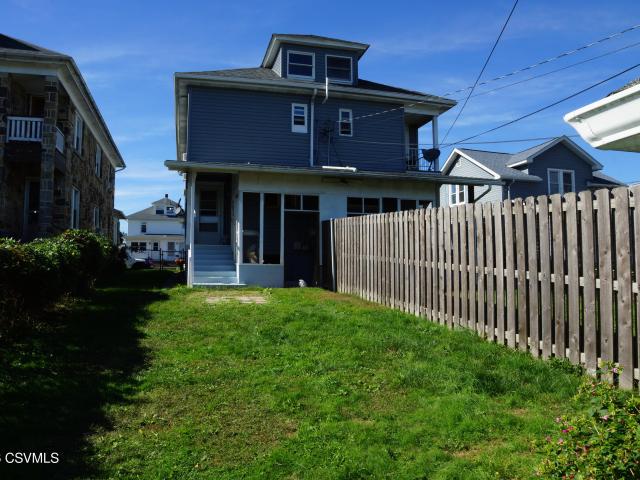 717 N 8TH Street