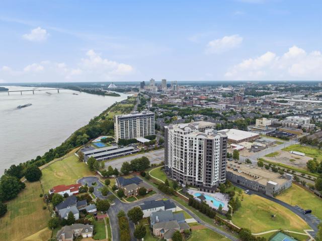 717 riverside dr