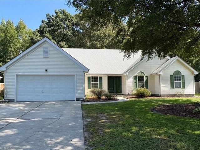717 Treetop Ln, Chesapeake, VA 23320