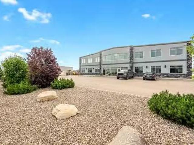 7187 56 Street, Lloydminster, AB, T9V 3N6 commercial for lea.