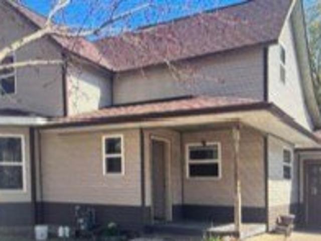 718 9th St N, Mountain Lake, MN 56159