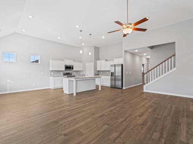 718 Creekbend Ln