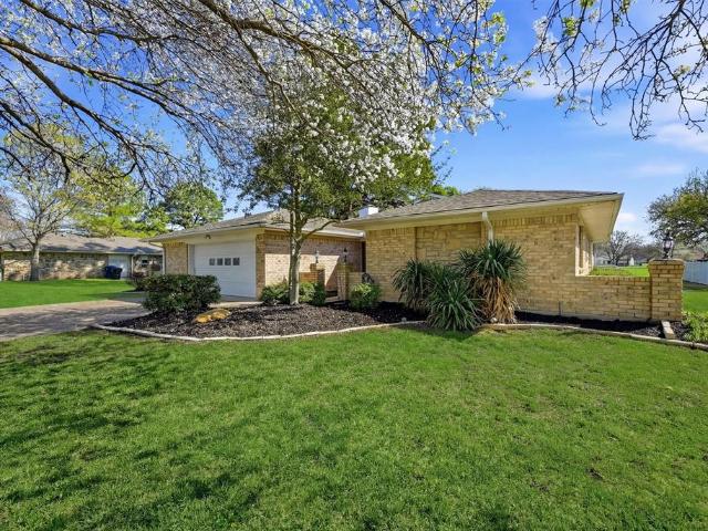 718 Kiowa Dr W, Lake Kiowa, TX 76240 | MLS #21204