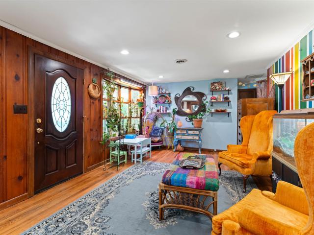 718 main st s