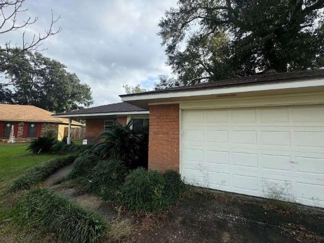 718 Westbury St, West Orange, TX 77630 | MLS #40065