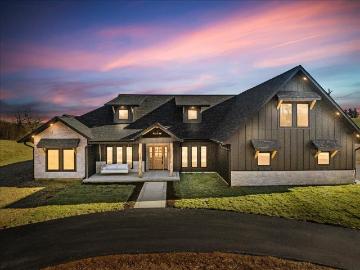 7194 Gate 10th Rd, Fairlawn, VA