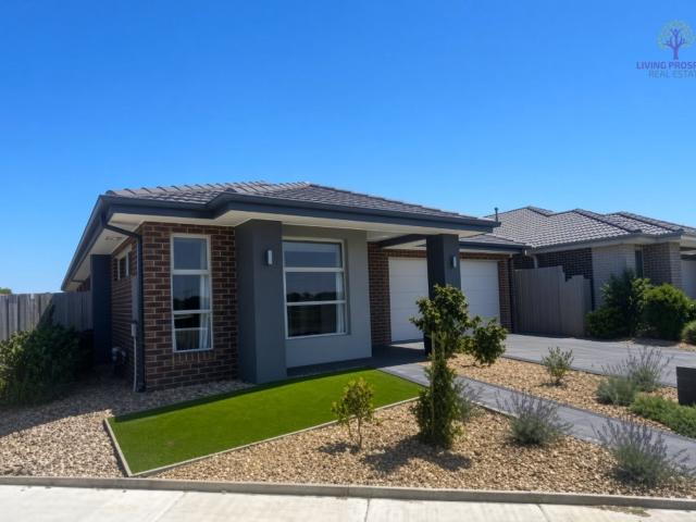 71 73 Iris Loop, Armstrong Creek